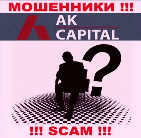 В организации AKCapitall Com не разглашают лица своих руководящих лиц - на официальном сайте сведений нет